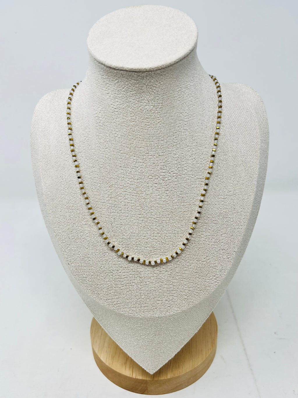 Elegant semi-precious stone necklace with Miyuki beads (matte white)