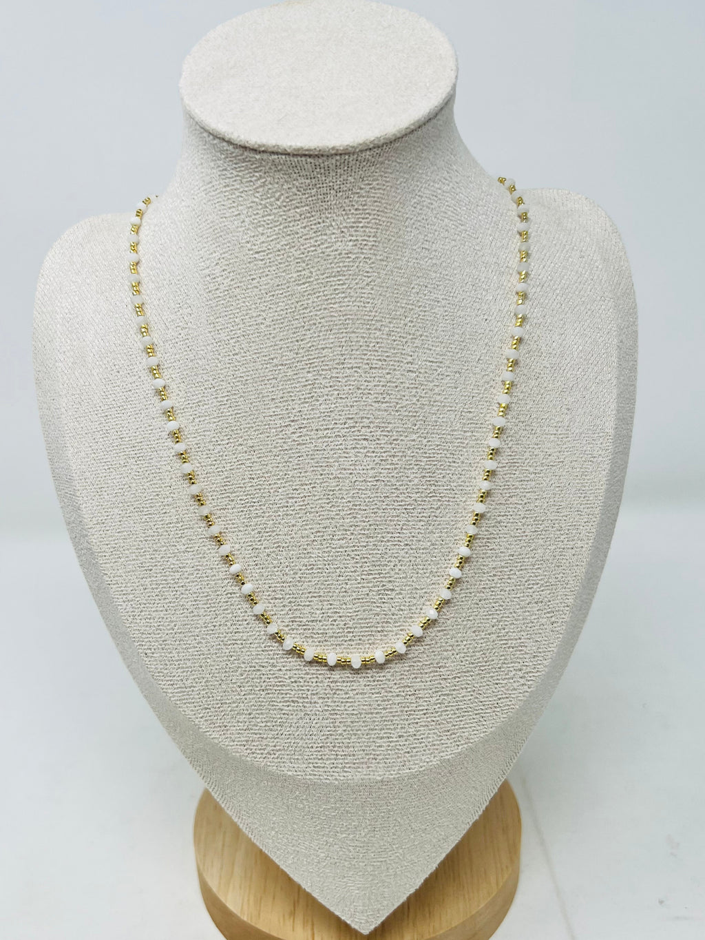 Elegant semi-precious stone necklace with Miyuki beads