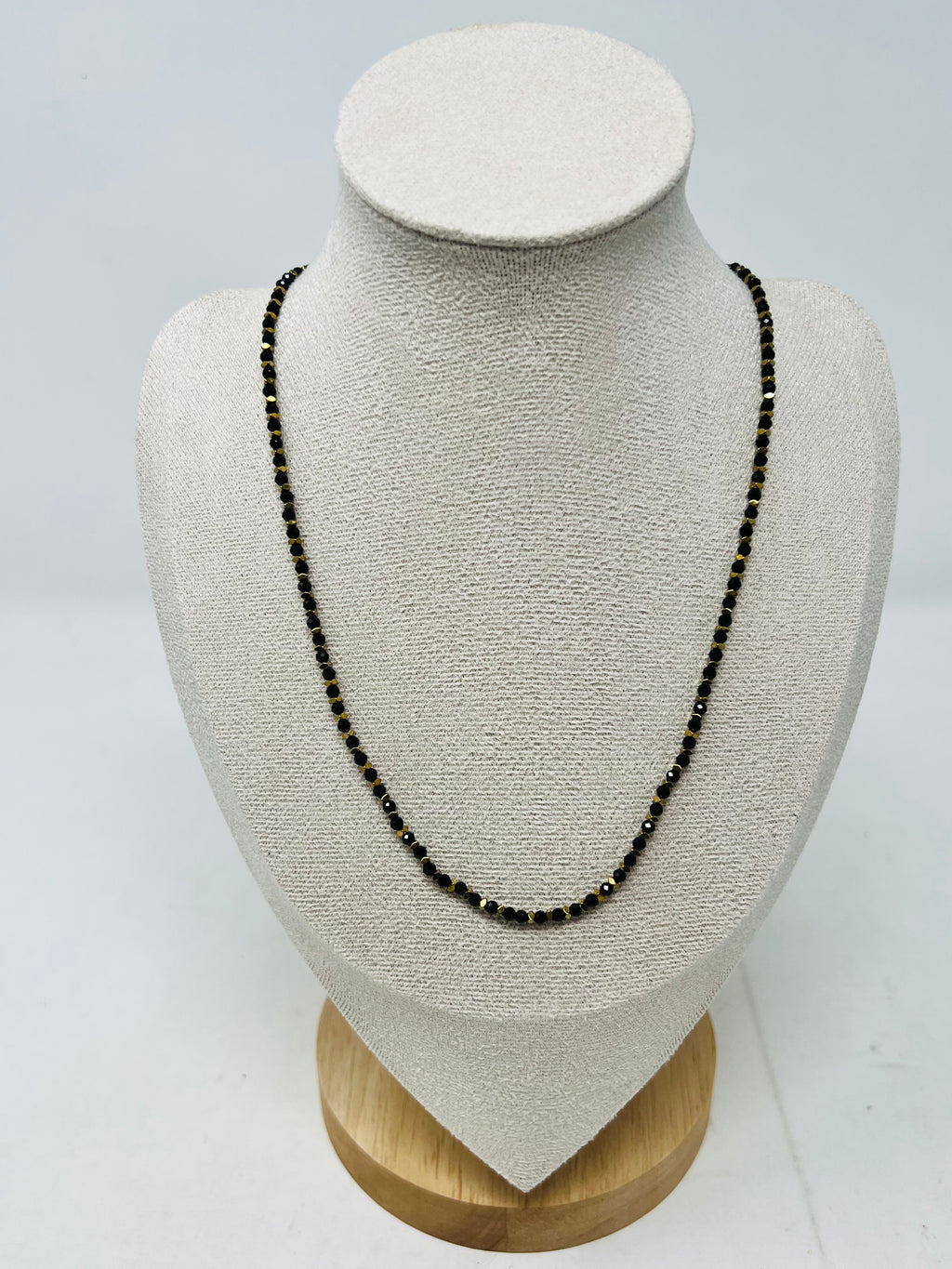 Elegant semi-precious stone necklace with Miyuki beads (black)