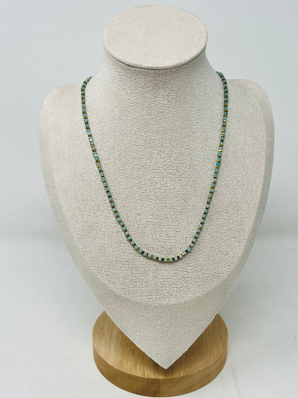 Elegant semi-precious stone necklace with Miyuki beads(sage green)