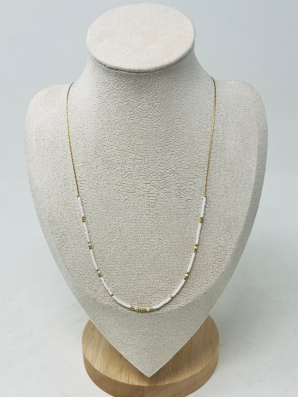 Elegant semi-precious stone necklace with Miyuki beads(white)