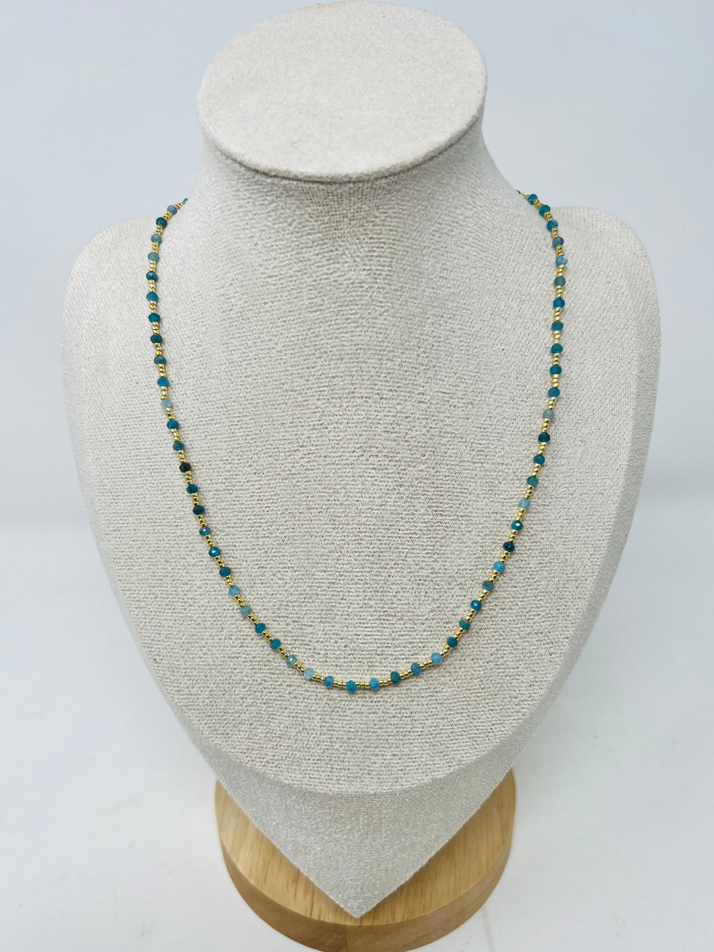 Elegant semi-precious stone necklace with Miyuki beads (turquoise blue)