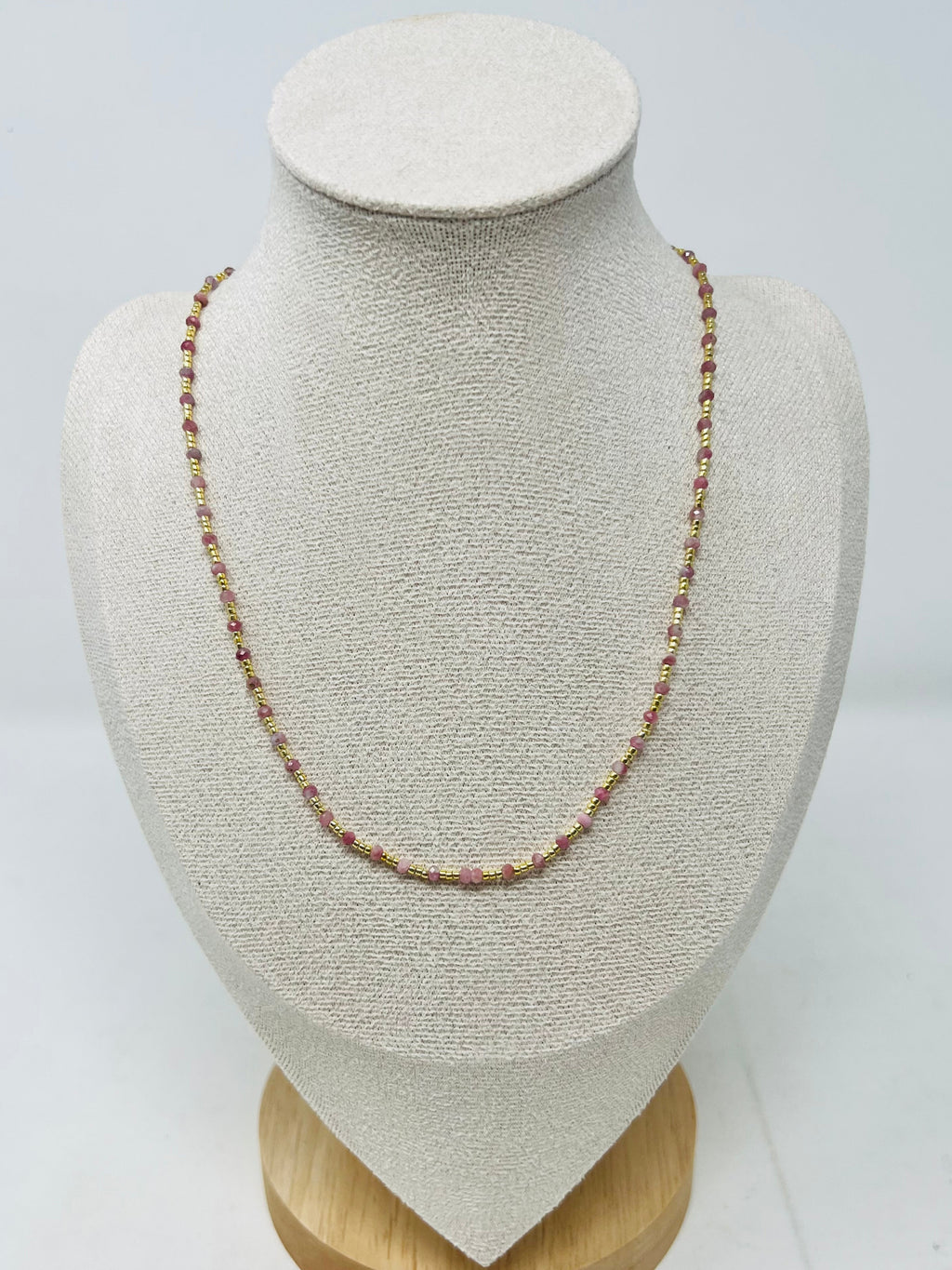 Elegant semi-precious stone necklace with Miyuki beads