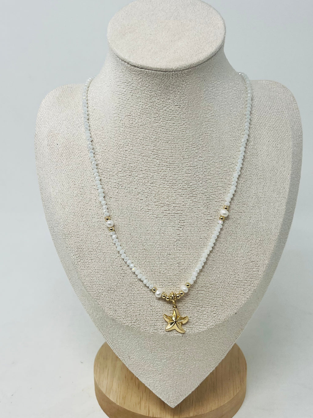 Beaded Necklace with Pearls & Gold Starfish Pendant(white)