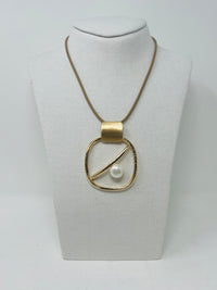 Short chain necklace