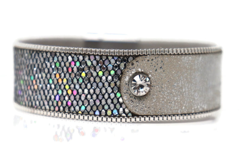 Leather crystal wide fashion bracelets with Magnetic clasp.
