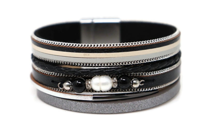 Crystal beads pearl in center bracelets with Magnetic clasp.