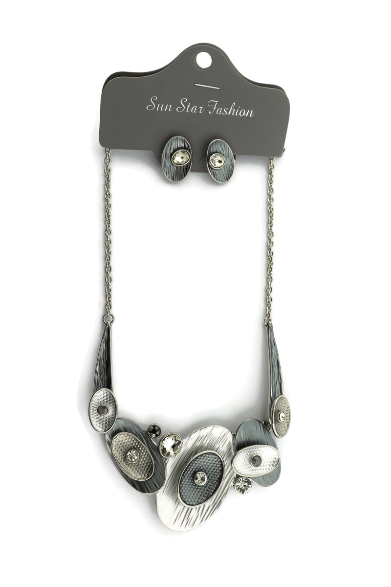 Necklaces and earring set fashion style
