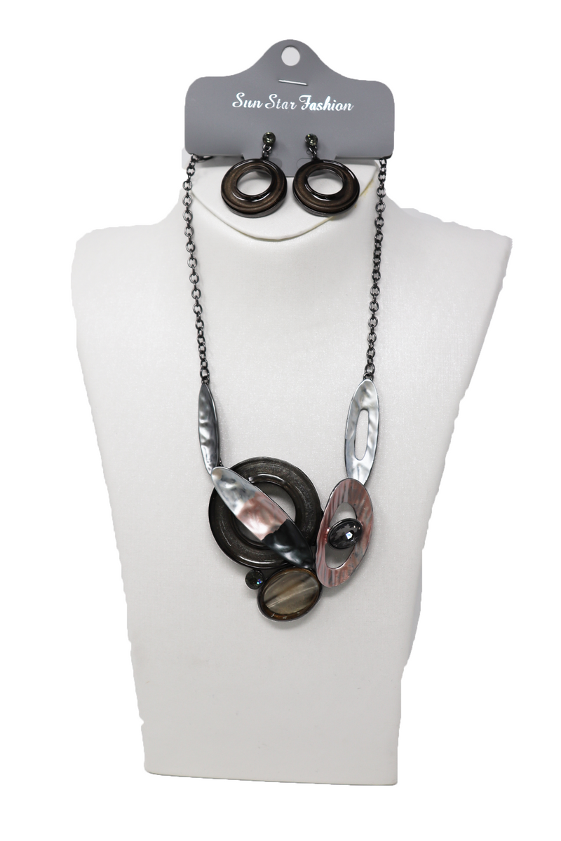 Necklaces and earring set fashion style