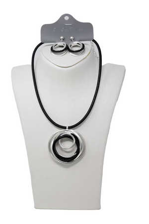 Leather short necklaces with round pendant earring set