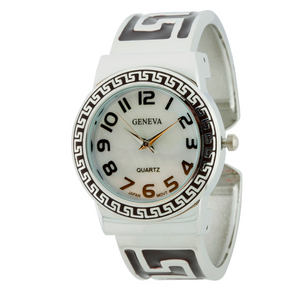 ROUND FACE CUFF WATCH WITH DIAGONAL PATTERN