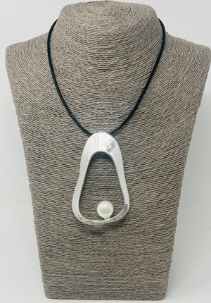 Genuine leather short chain Necklace