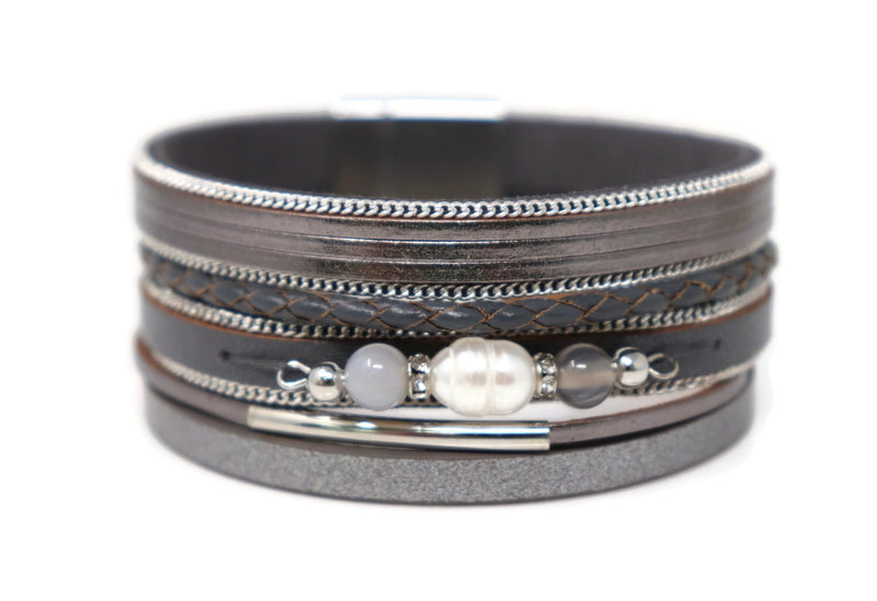 Crystal beads pearl in center bracelets with Magnetic clasp.